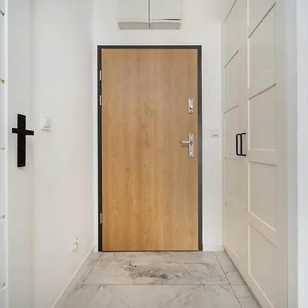 Elegant & Cozy With Balcony By Renters Βρότσλαβ