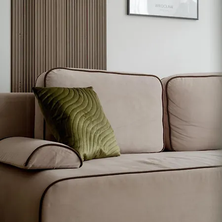 Elegant & Cozy With Balcony By Renters