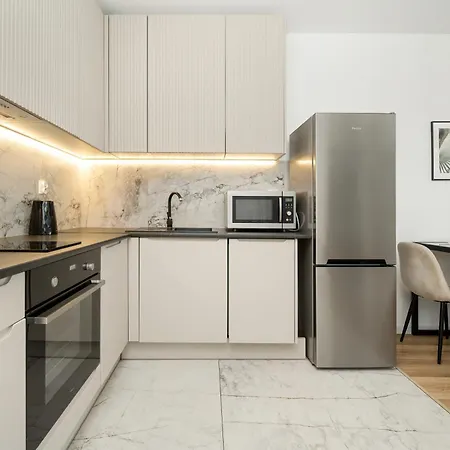 Elegant & Cozy With Balcony By Renters 公寓