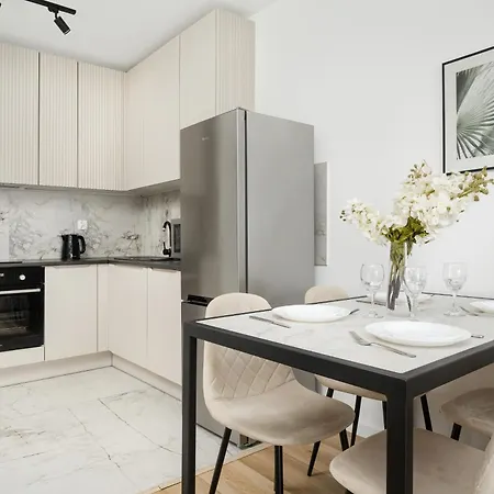 公寓 Elegant & Cozy With Balcony By Renters *