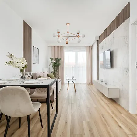 Elegant & Cozy With Balcony By Renters 弗罗茨瓦夫